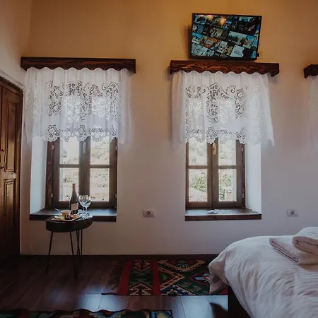 Tradita E Beratit Hotel 4*