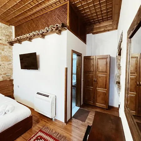 Tradita E Beratit Otel 4*