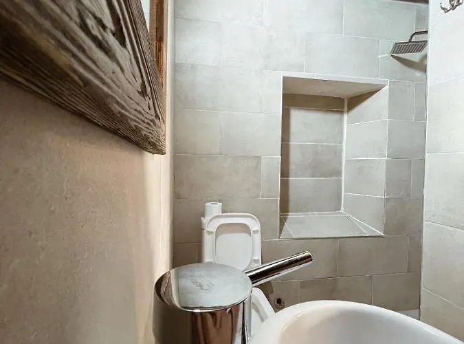 Tradita E Beratit Hotel