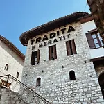 Tradita E Beratit Hotell Berat