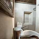 Tradita E Beratit Hotell