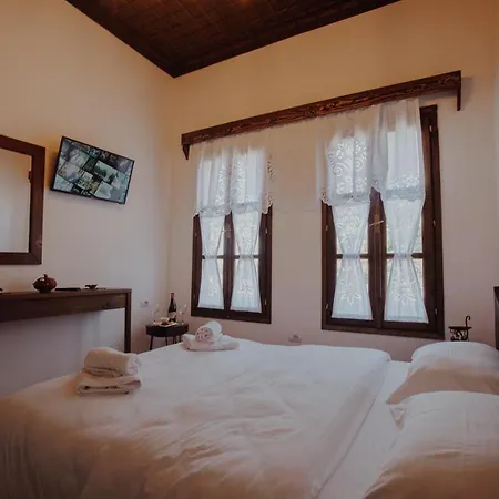 Hotel Tradita E Beratit 4*