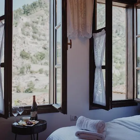 Tradita E Beratit 4* بيرات