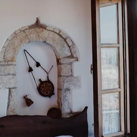 Tradita E Beratit فندق بيرات