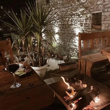 Hotel Tradita E Beratit 4*