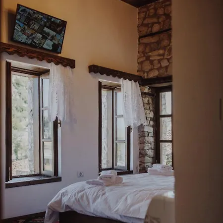 Tradita E Beratit Hotel Berat