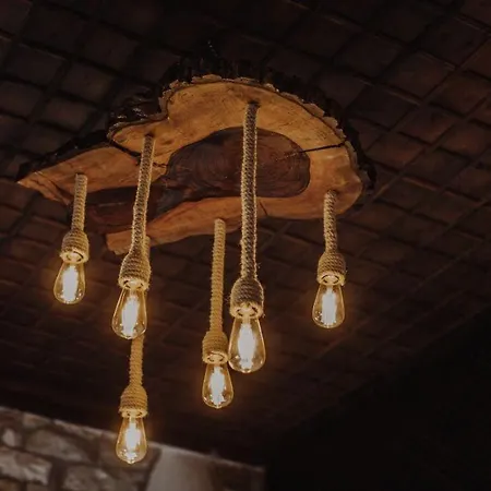 Tradita E Beratit فندق