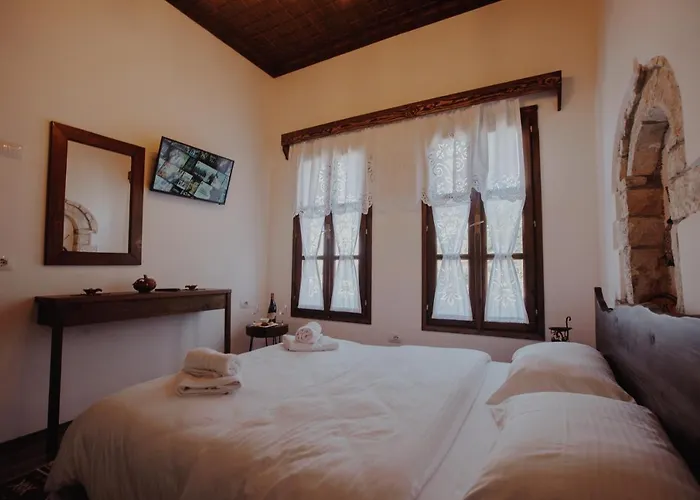 Hotel Tradita E Beratit 4*