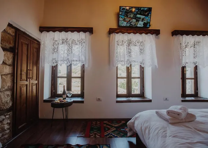 Tradita E Beratit Hotel 4*