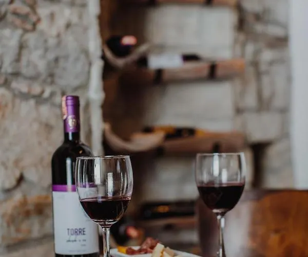 Tradita E Beratit Hotel