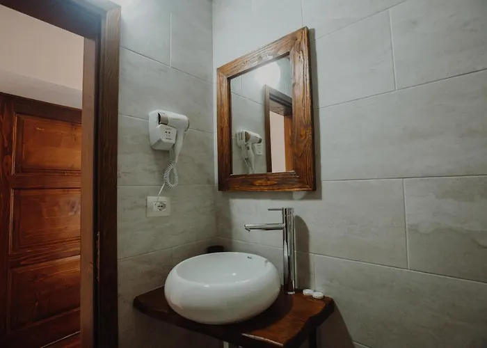 Hotel Tradita E Beratit 4*