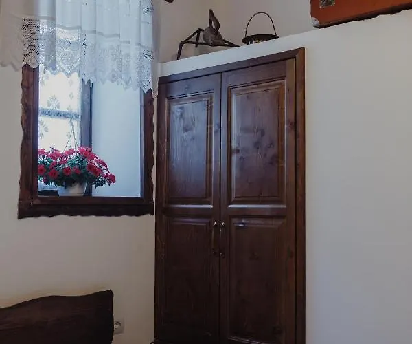 Tradita E Beratit Hotel