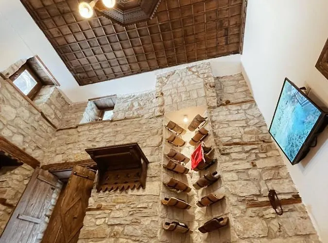 Tradita E Beratit Hotel