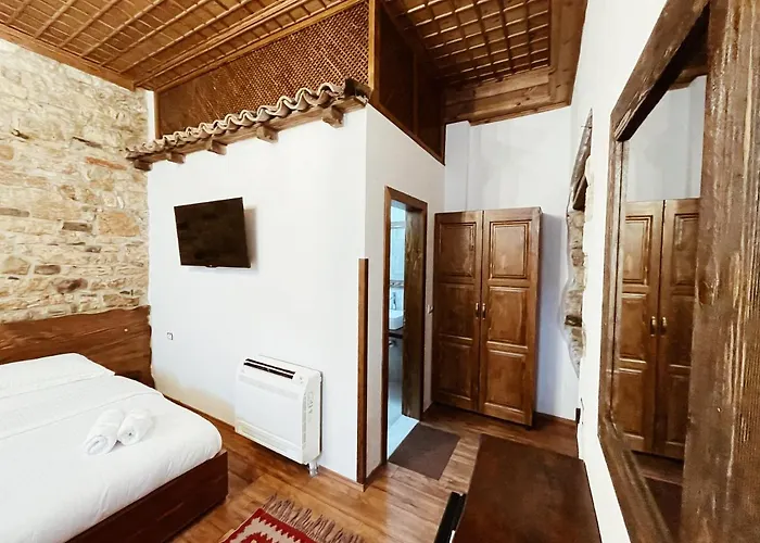 Tradita E Beratit Hotel 4*