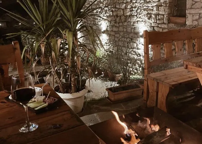 Hotel Tradita E Beratit 4*